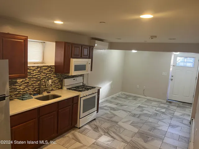 $950,000 | 837 Delafield Avenue, Unit A | West Brighton