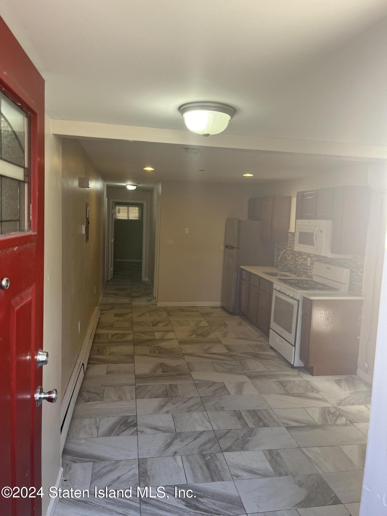 837 Delafield Avenue, Unit A Staten Island, NY 10310 - Photo 9 of 31 IMG_6668