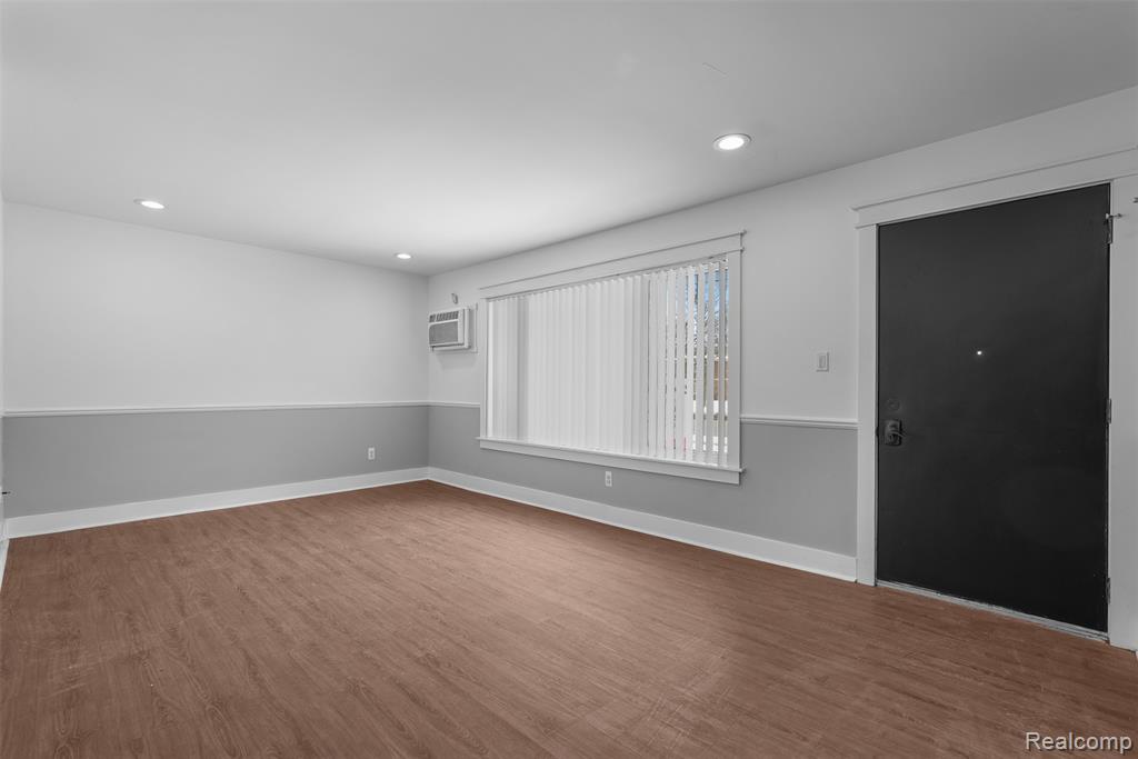 4403 Crooks Road Royal Oak, MI 48073 - Photo 4 of 11