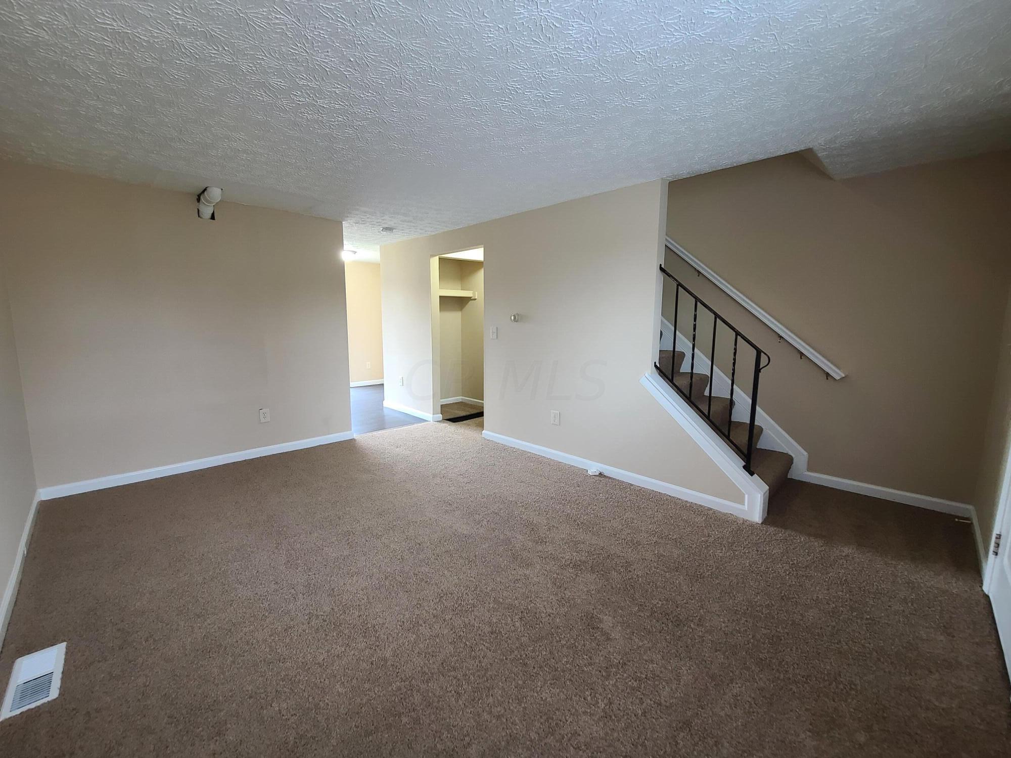 3499-3501 Oakcrest Road Columbus, OH 43232 - Photo 8 of 31 3501: living room