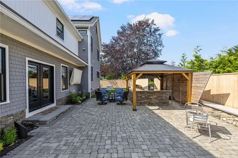 $1,395,000 | 3 Oak Street, Middletown, RI 02842