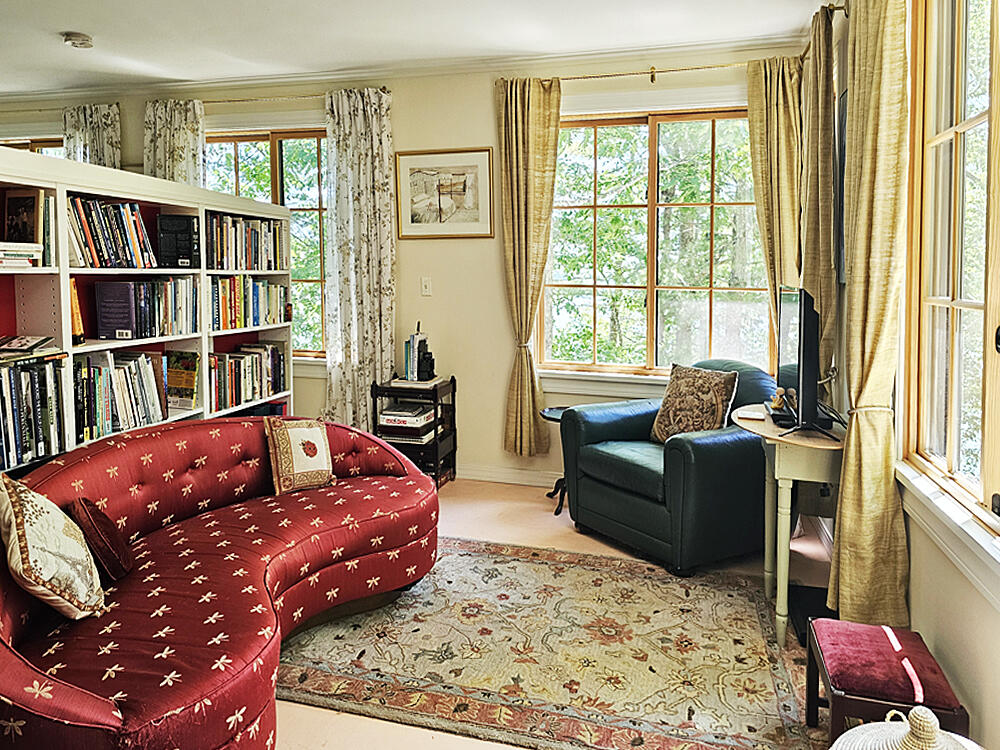 1004 Bremen Road Waldoboro, ME 04572 - Photo 49 of 63 Library