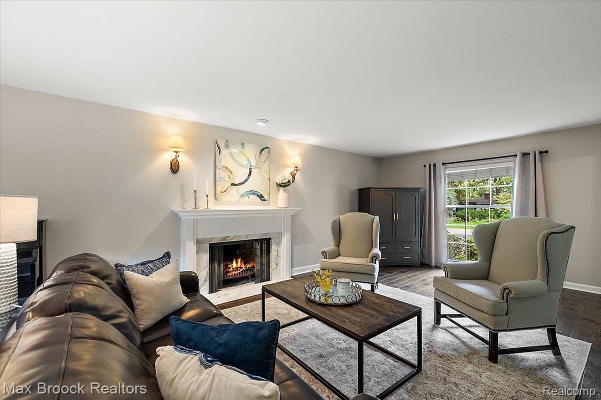 545 Whitehall Road Bloomfield Hills, MI 48304 - Photo 13 of 41 Living Room View 2