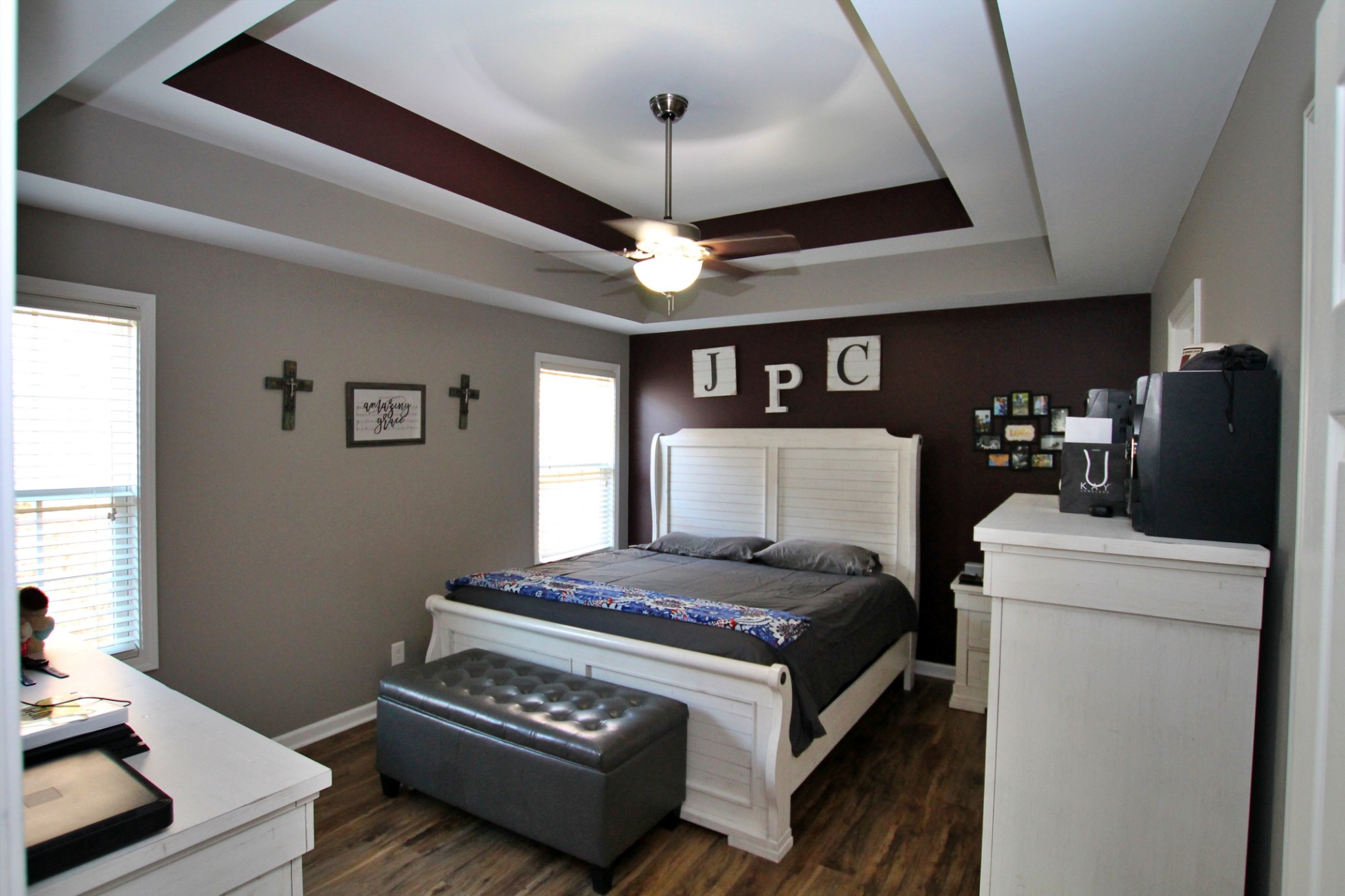 8005 New Chapel Road Springfield, TN 37172 - Photo 16 of 28 a living room with furniture and a chandelier