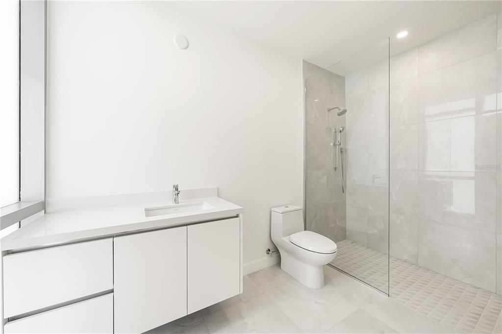 111 Golden Gate Point, Unit 602 Sarasota, FL 34236 - Photo 24 of 58