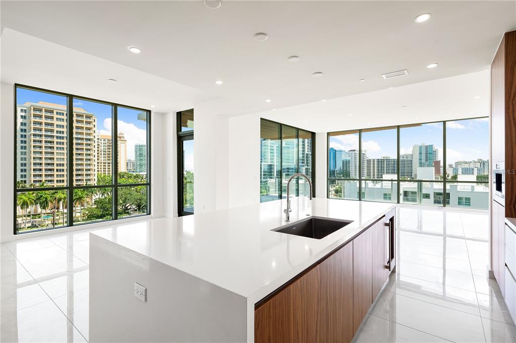 111 Golden Gate Point, Unit 602 Sarasota, FL 34236 - Photo 10 of 58