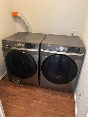 a close up view of washer and dryer