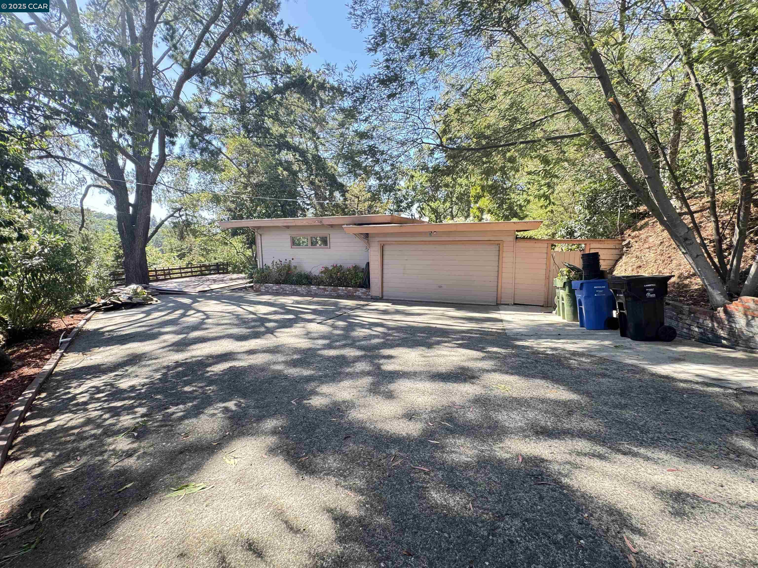 919 Janet Lane Lafayette, CA 94549 - Photo 28 of 29 a backyard of a house