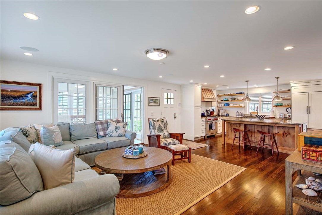 228 Bonnet Point Road Narragansett, RI 02882 - Photo 8 of 40