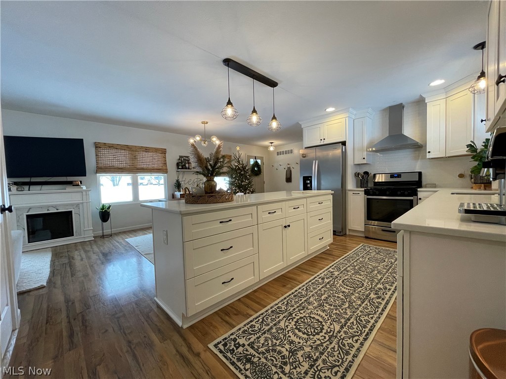 6172 Stone Road Hudson, OH 44236 - Photo 4 of 25 Kitchen center island.