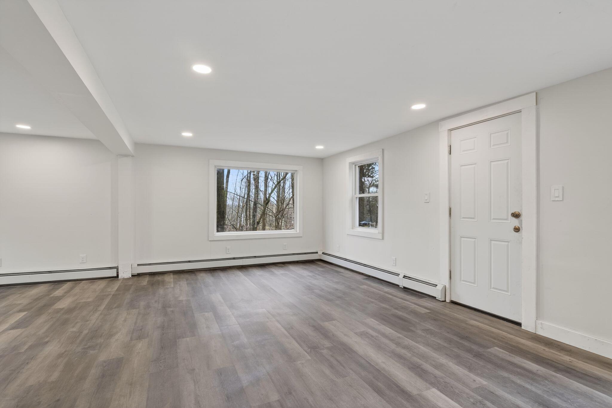 27 Bradford Road Wiscasset, ME 04578 - Photo 3 of 24 27_Bradford_Rd_014