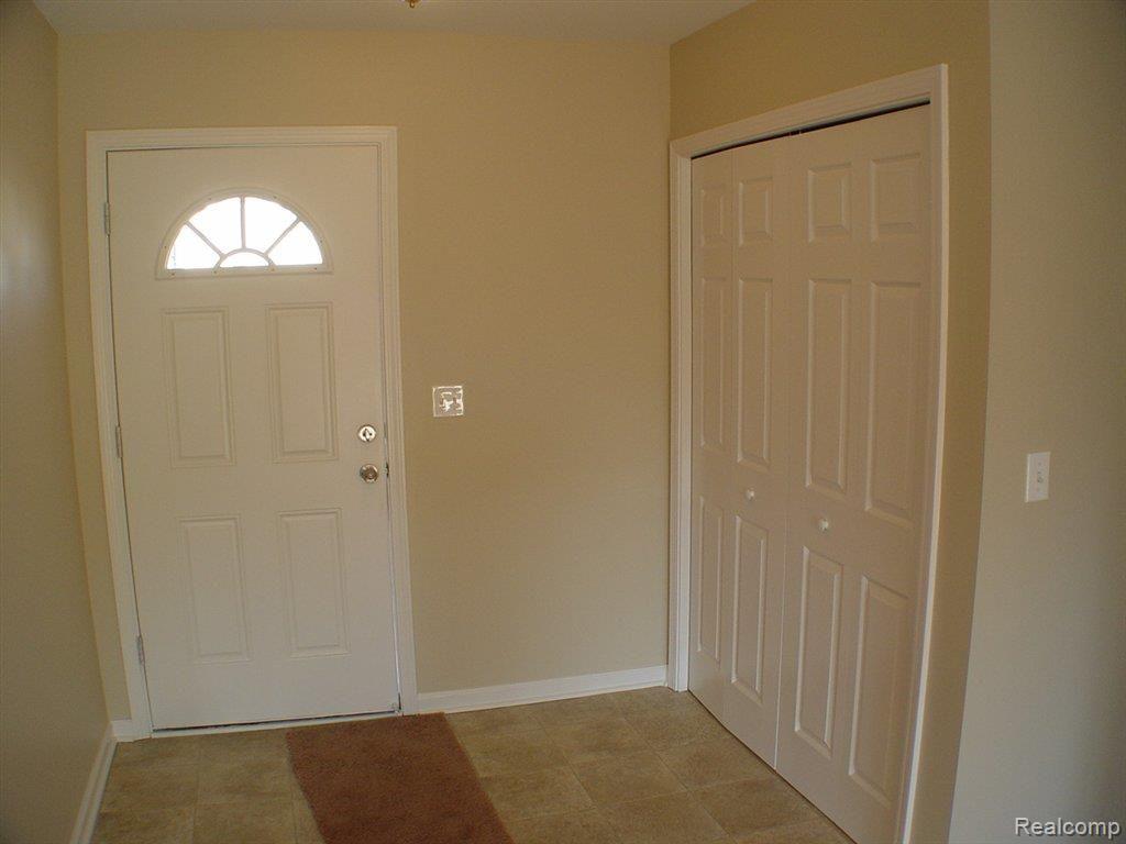41811 Ridge Road East Novi, MI 48375 - Photo 8 of 25 Very Updated Novi Home (14).JPG