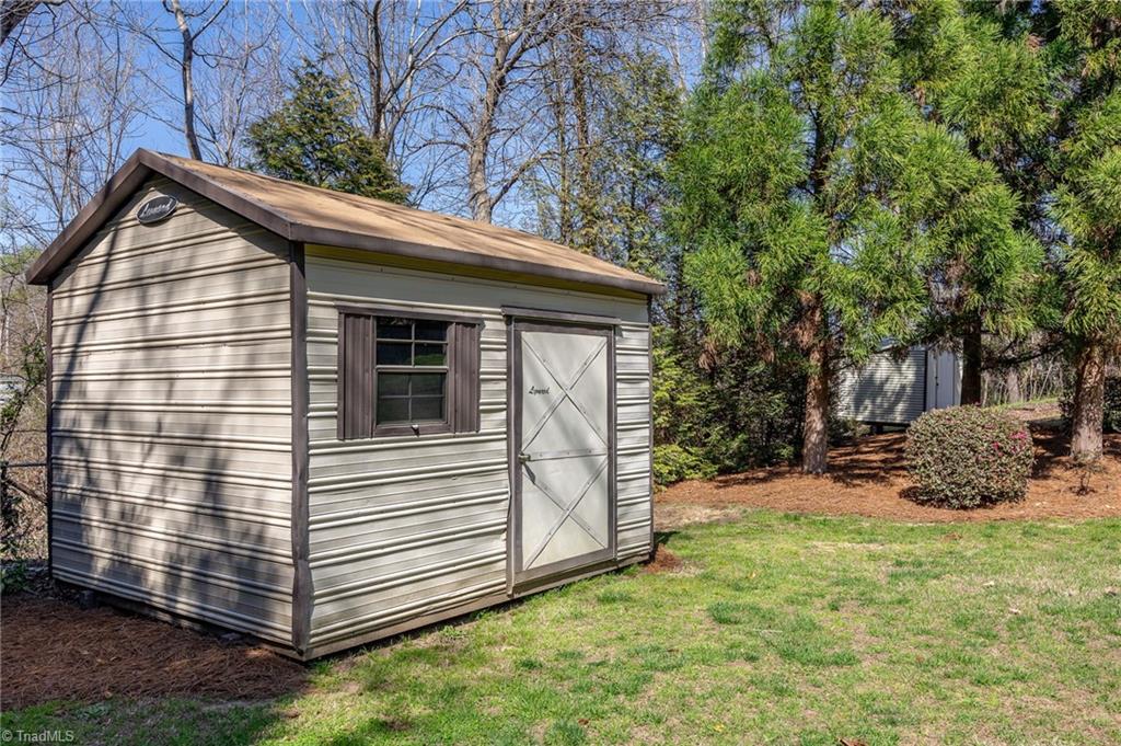 3701 Rolling Road High Point, NC 27265 - Photo 33 of 37