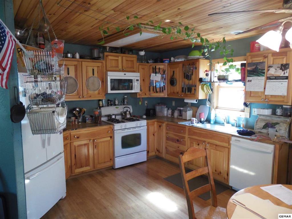 851 Robinson Gap Road Sevierville, TN 37876 - Photo 4 of 27 GSMAOR202174C - 4