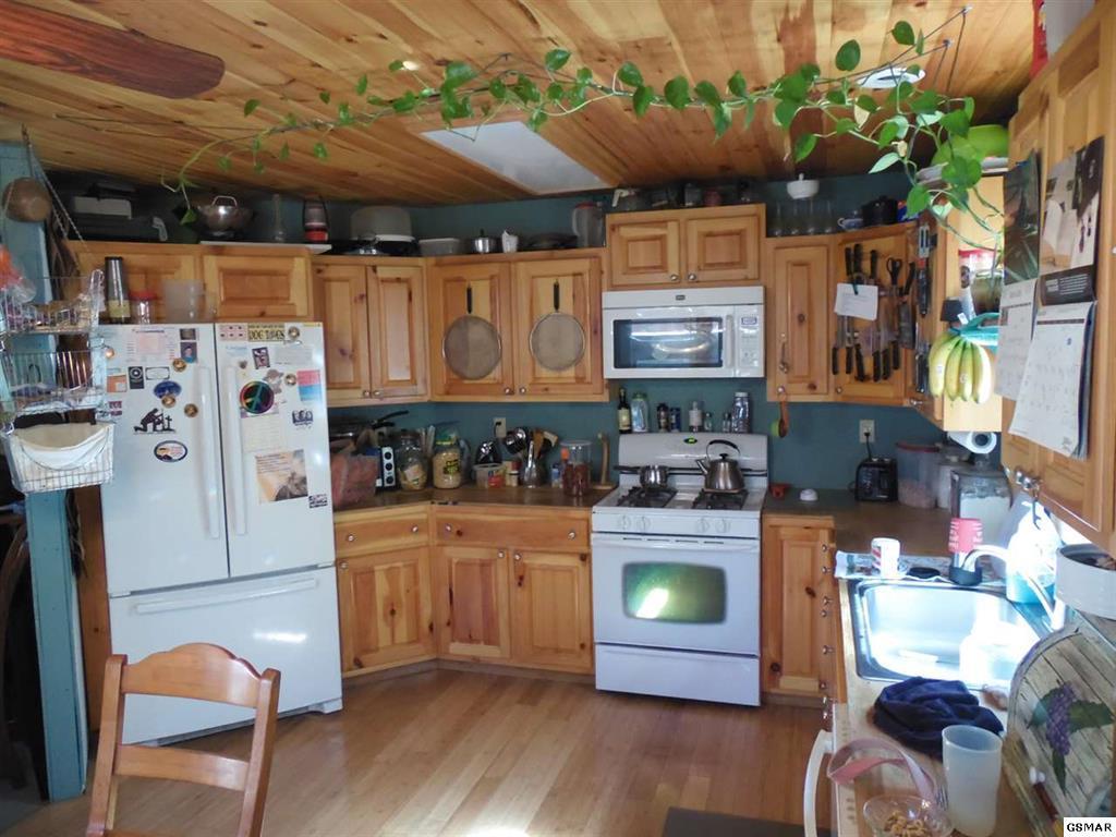 851 Robinson Gap Road Sevierville, TN 37876 - Photo 5 of 27 GSMAOR202174D - 5