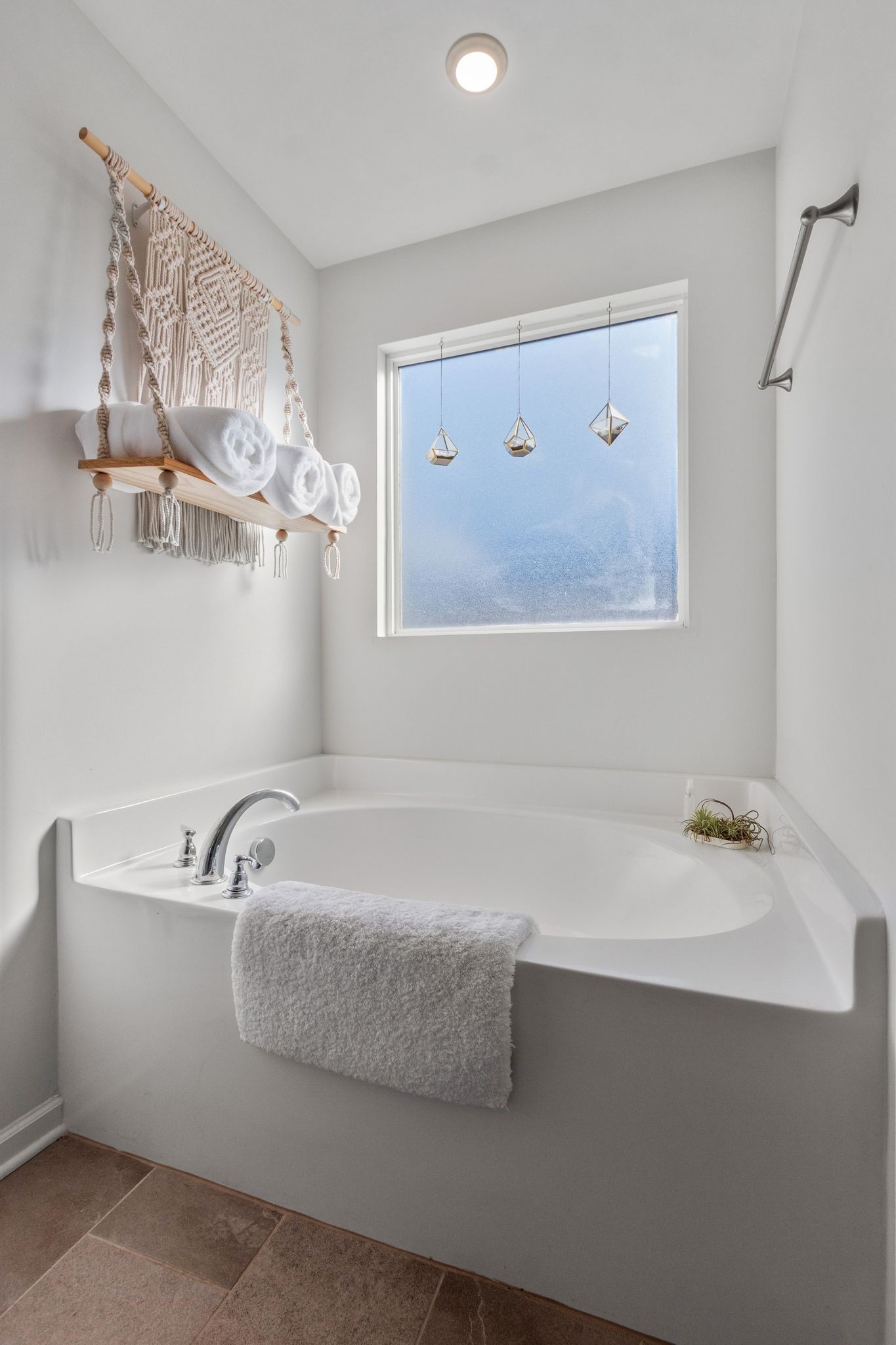 1002 Muna Court Spring Hill, TN 37174 - Photo 22 of 28 a bathroom with a bathtub and sink