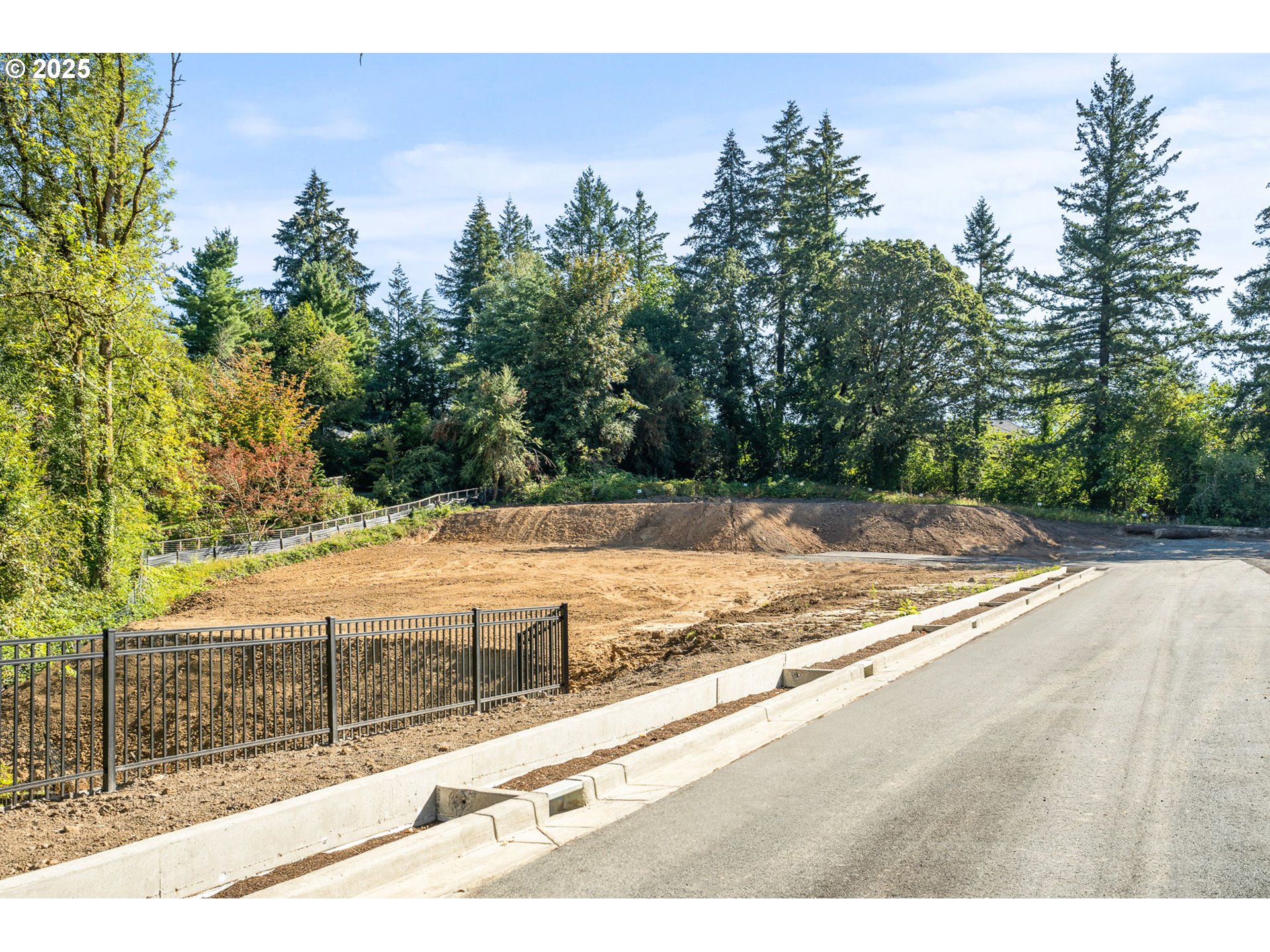13560 Goodall Road, Unit 3 Lake Oswego, OR 97034 - Photo 3 of 8 Gallery Image 3