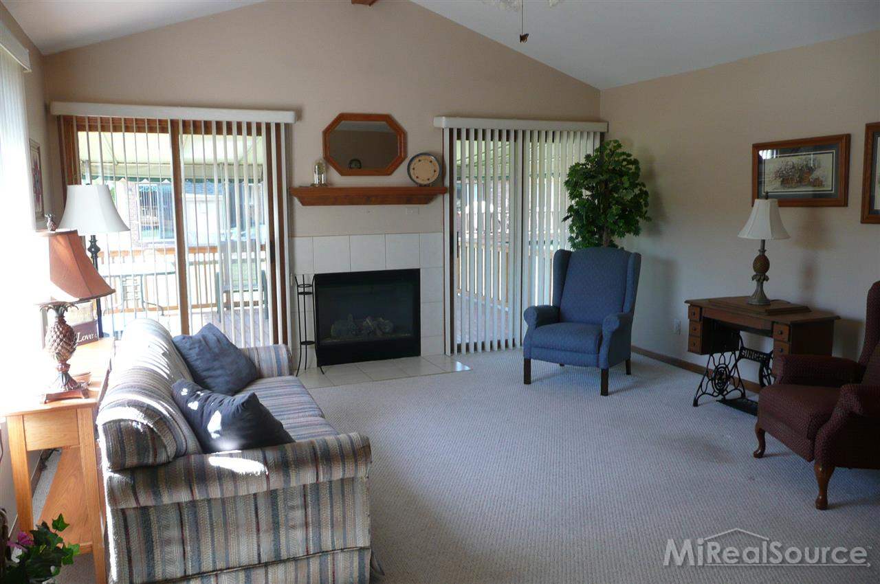 16860 Country Ridge Court Macomb, MI 48044 - Photo 6 of 12 31198418-5.JPG