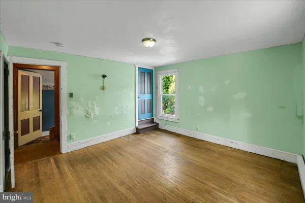 an empty room with closet and windows