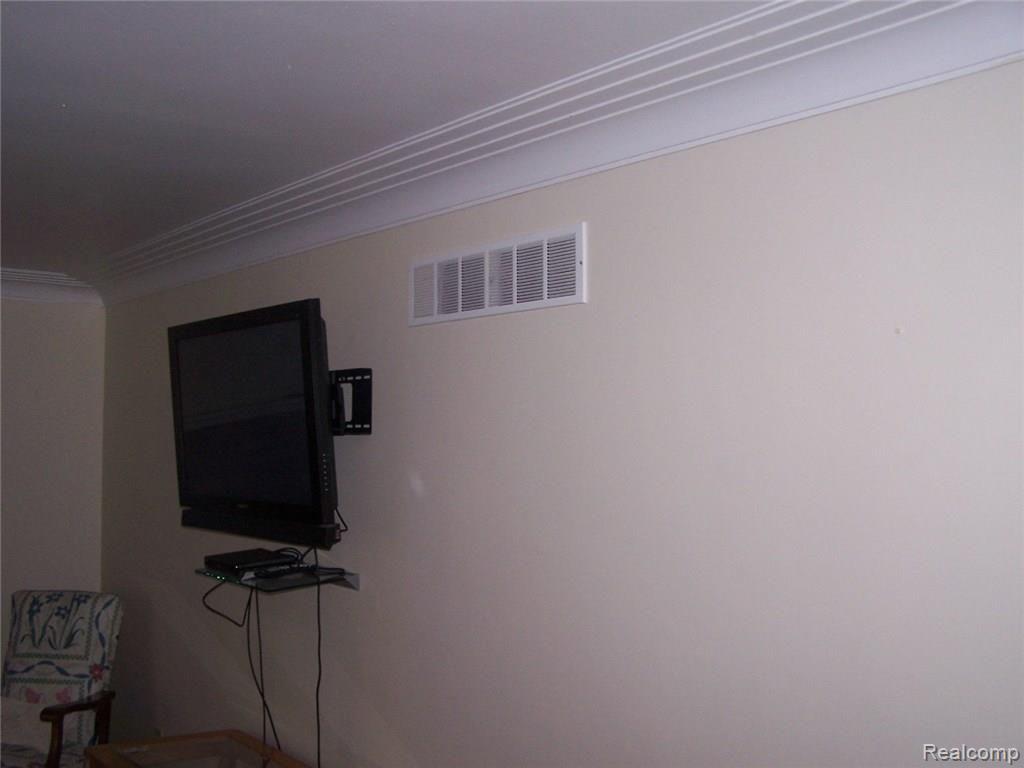 23220 Hagen Road Macomb, MI 48042 - Photo 38 of 58 100_3308.JPG