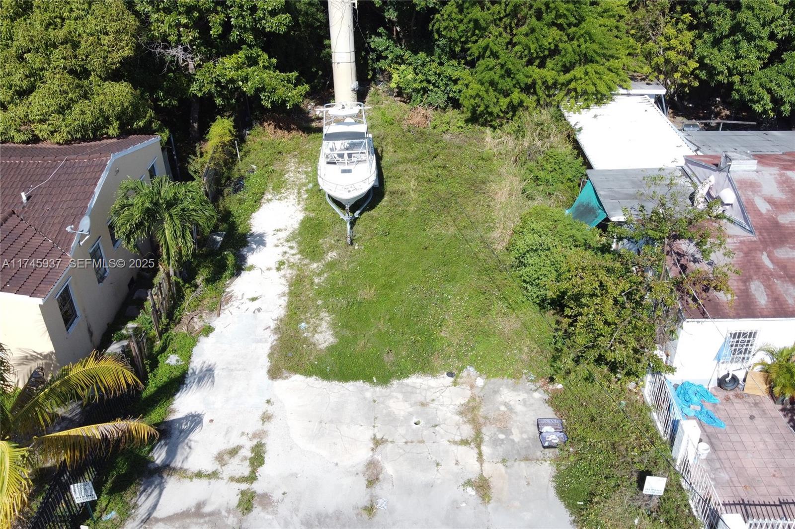 321 Northwest 37th Street Miami, FL 33127 - Photo 16 of 49 a view of a back yard