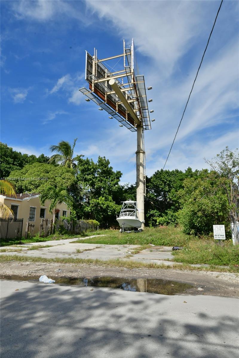 321 Northwest 37th Street Miami, FL 33127 - Photo 33 of 49 a view of a yard in front of a house