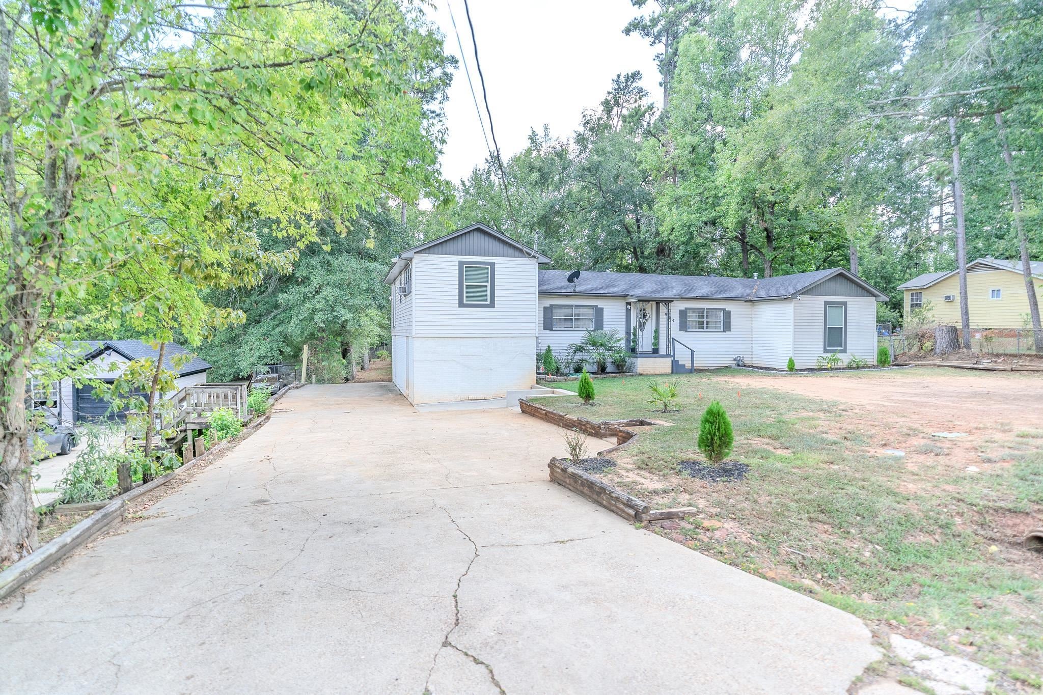 904 Georgetown Road Marshall, TX 75670 - Photo 2 of 47 Gallery Image 2