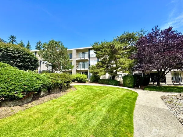 $389,000 | 12701 Northeast 9th Place, Unit D105, Bellevue, WA 98005