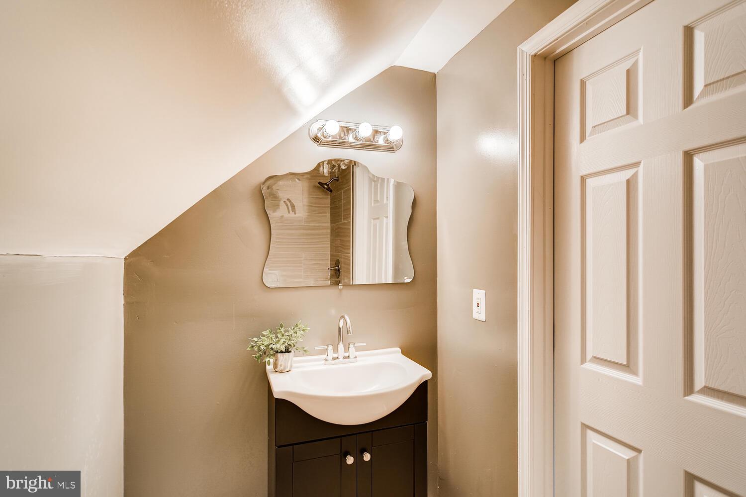 3805 Cedarhurst Road Baltimore, MD 21206 - Photo 18 of 26 Gallery Image 18