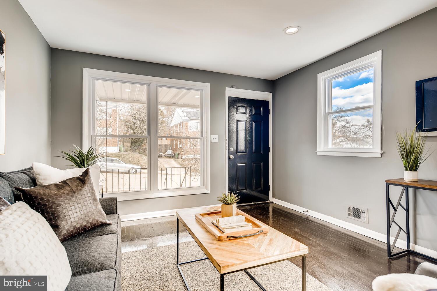 3805 Cedarhurst Road Baltimore, MD 21206 - Photo 5 of 26 Gallery Image 5