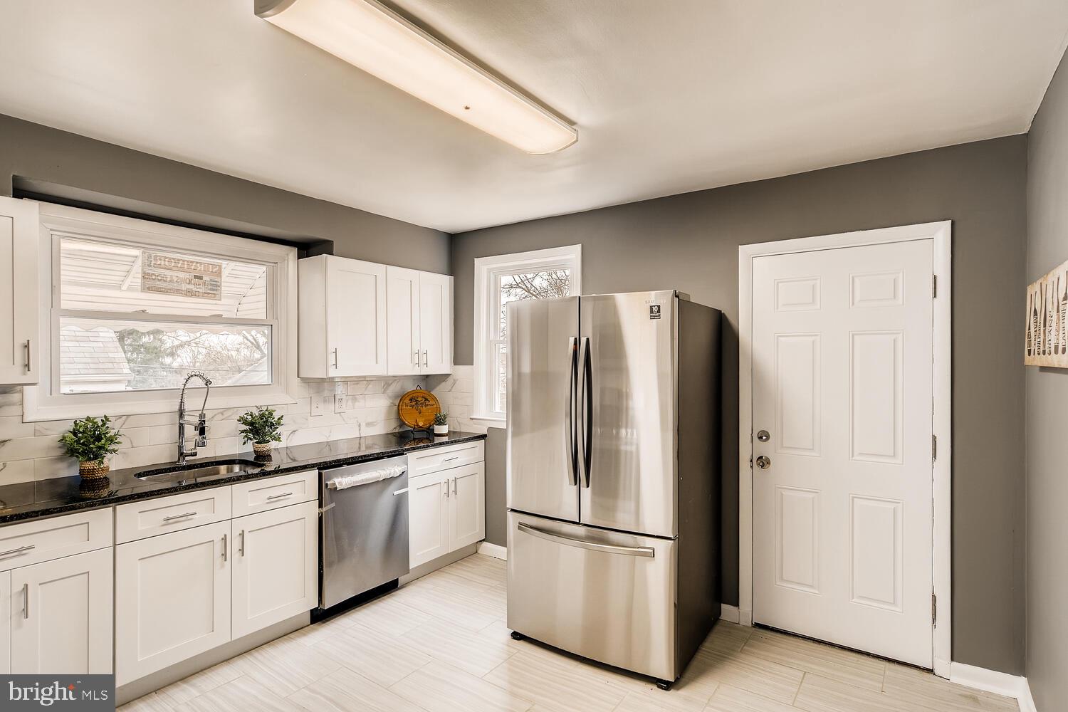 3805 Cedarhurst Road Baltimore, MD 21206 - Photo 8 of 26 Gallery Image 8