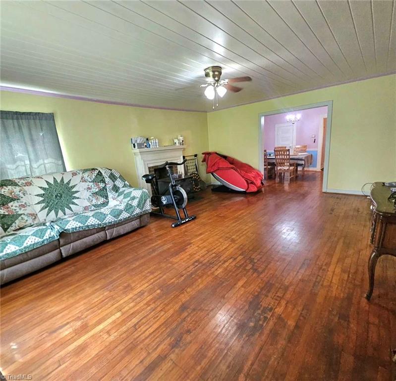 1943 Old Hollow Road Walkertown, NC 27051 - Photo 2 of 44 Living Room