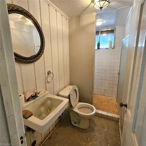 $215,000 | 1943 Old Hollow Road, Walkertown, NC 27051