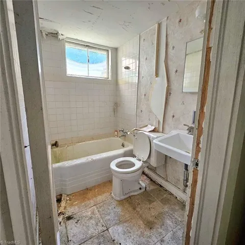 $215,000 | 1943 Old Hollow Road, Walkertown, NC 27051