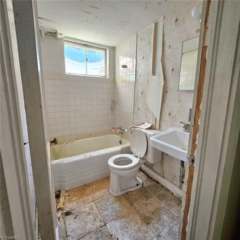 1943 Old Hollow Road Walkertown, NC 27051 - Photo 28 of 44 Basement - Bathroom #2