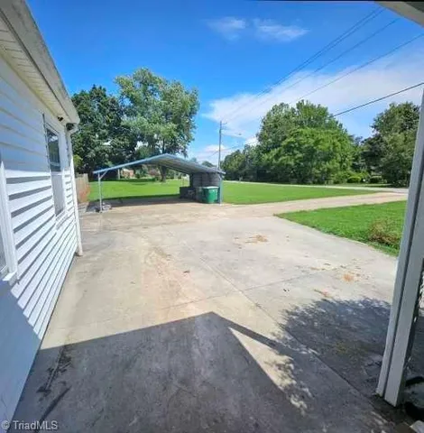 $215,000 | 1943 Old Hollow Road, Walkertown, NC 27051