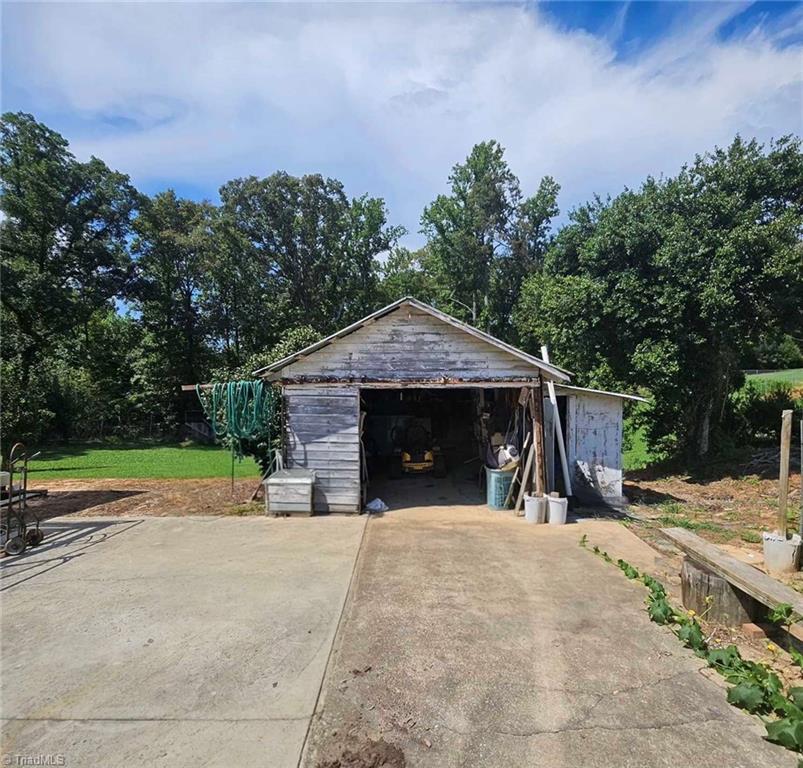1943 Old Hollow Road Walkertown, NC 27051 - Photo 33 of 44