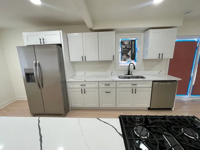 $379,000 | 916 East 168th Street, South Holland, IL 60473