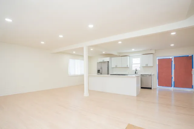 $379,000 | 916 East 168th Street, South Holland, IL 60473