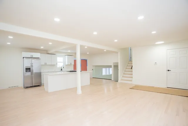 $379,000 | 916 East 168th Street, South Holland, IL 60473