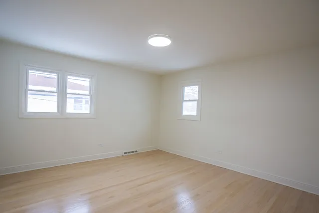 $379,000 | 916 East 168th Street, South Holland, IL 60473