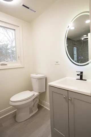 $379,000 | 916 East 168th Street, South Holland, IL 60473