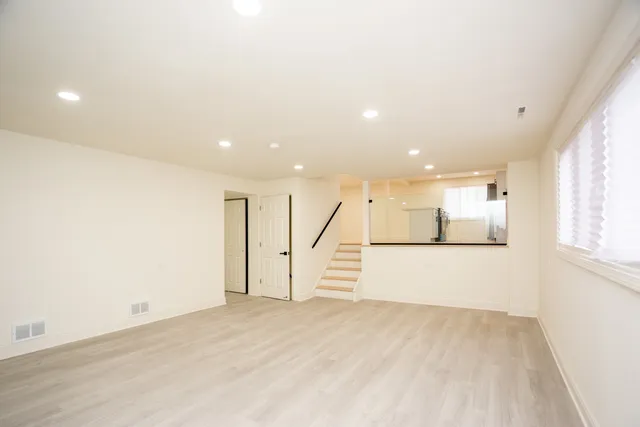 $379,000 | 916 East 168th Street, South Holland, IL 60473