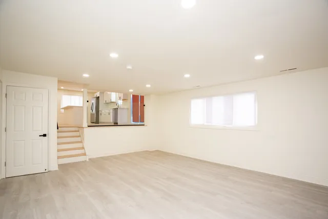 $379,000 | 916 East 168th Street, South Holland, IL 60473