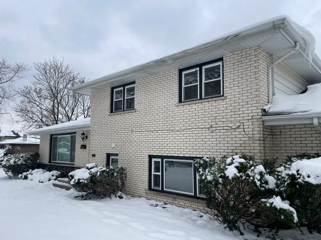 $379,000 | 916 East 168th Street, South Holland, IL 60473