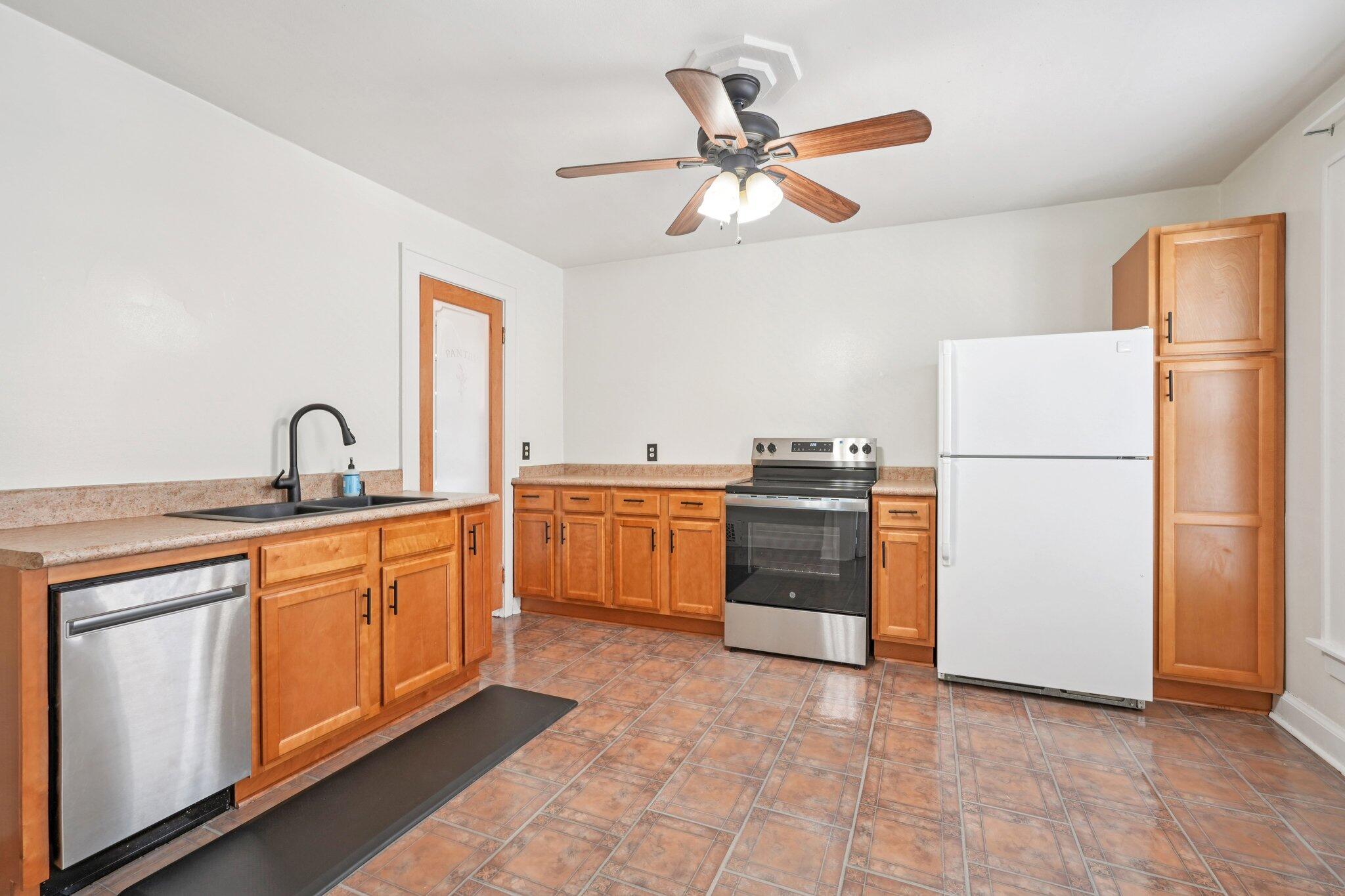 1660 North Marshall Street, Unit 2 Milwaukee, WI 53202 - Photo 12 of 33 Updated Kitchen w/NEW Dishwasher & Stove