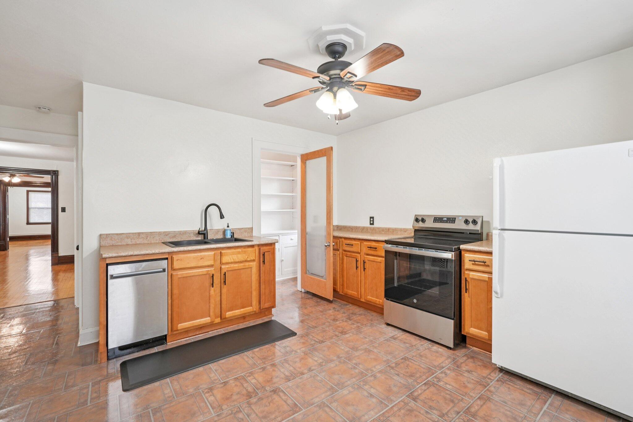 1660 North Marshall Street, Unit 2 Milwaukee, WI 53202 - Photo 16 of 33 Kitchen