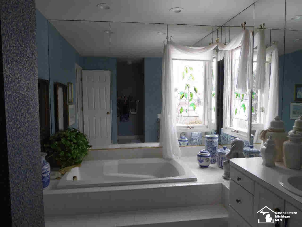 2210 North Custer Road Monroe, MI 48162 - Photo 17 of 25 Master Bath