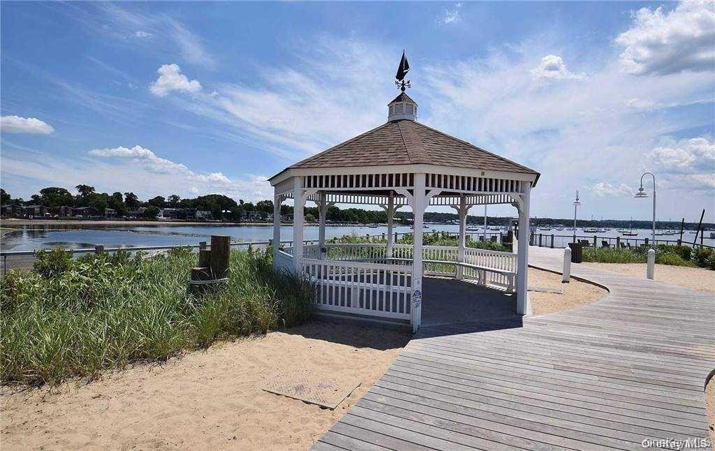 35 Linwood Road South Port Washington, NY 11050 - Photo 18 of 20