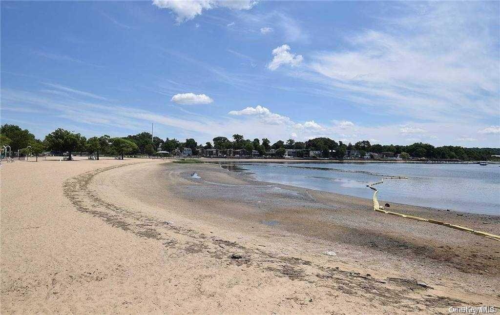 35 Linwood Road South Port Washington, NY 11050 - Photo 19 of 20